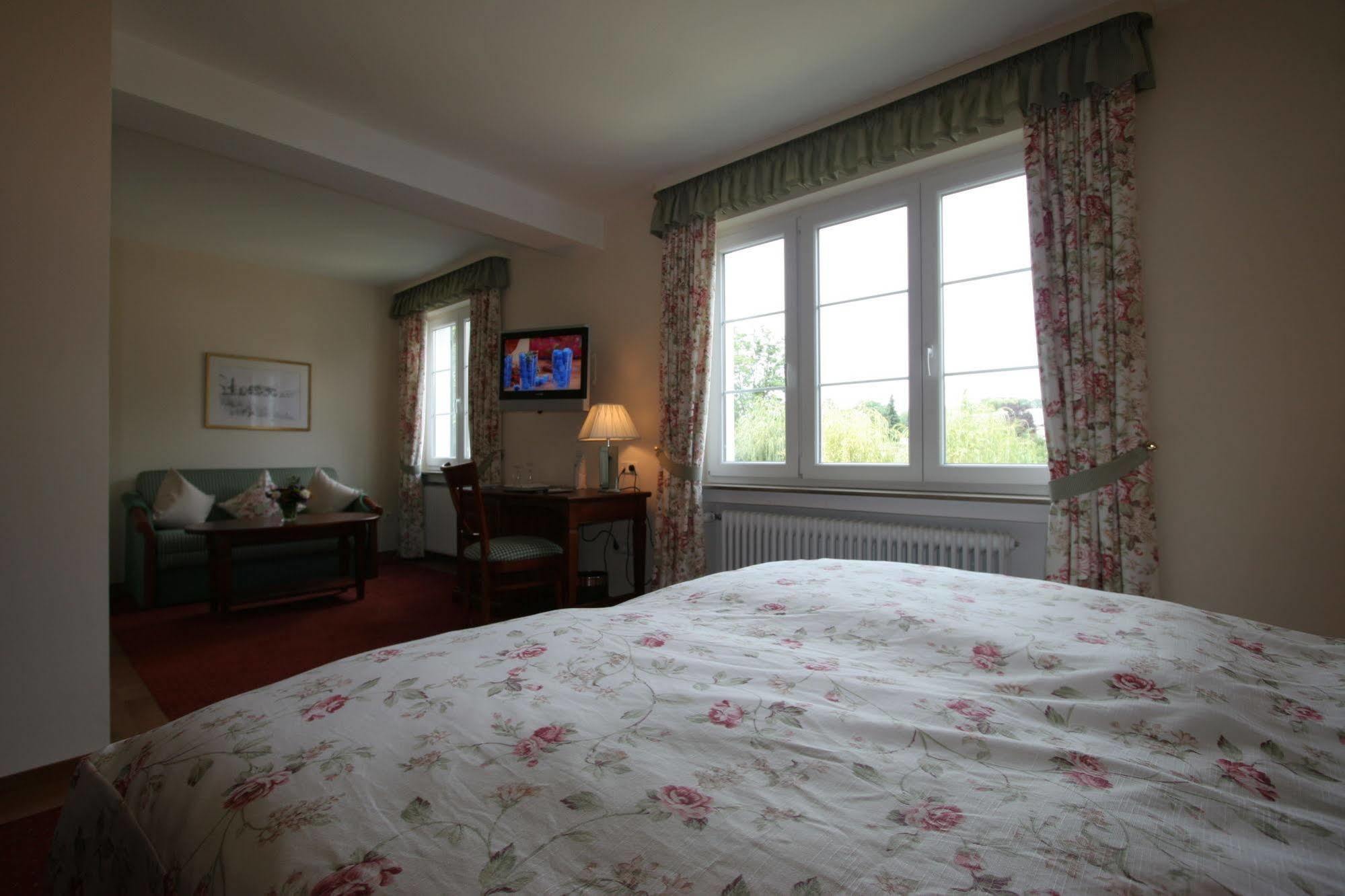 Hotel Muehle Binzen Bagian luar foto